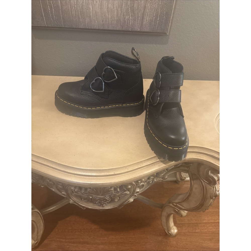 Dr. Martens Devon Heart Black Leather Platform Boots Women's Size US 8 EU 39 EUC